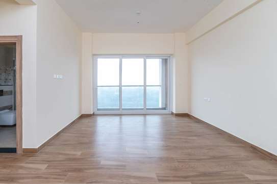 3 Bed Apartment with En Suite in Parklands image 5