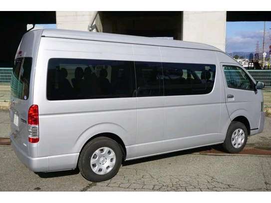TOYOTA HIECE AUTO DIESEL COMUTER 18 SEATER. image 6