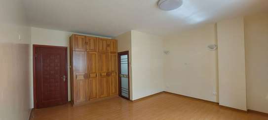 4 Bed Apartment with En Suite in Kilimani image 13