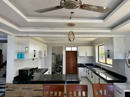 4 Bed Townhouse with En Suite in Vipingo image 22