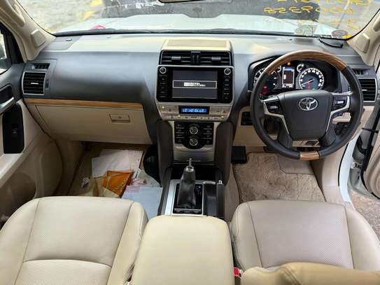 Toyota land cruiser Prado TZG diesel image 10
