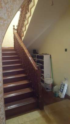 5 Bed House with En Suite in Garden Estate image 9