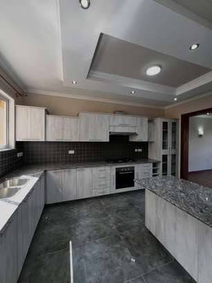 3 Bed Apartment with En Suite in Riverside image 7