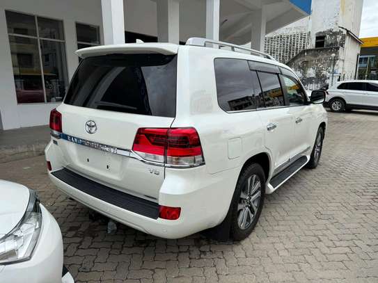 Toyota land Cruiser ZX V8 2017 image 1