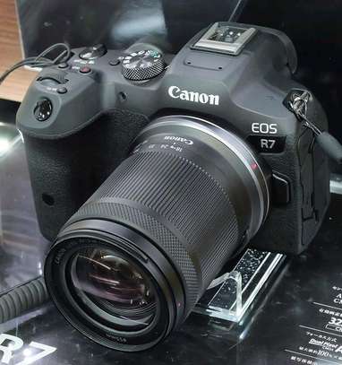 CANON EOS R7 image 2