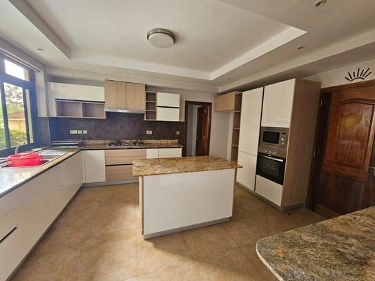4 Bed Apartment with En Suite in Riverside image 3