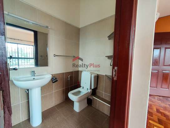3 Bed Apartment with En Suite in Brookside image 8