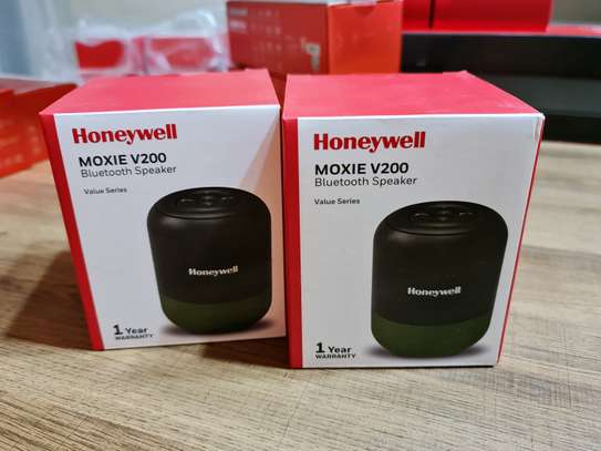 Honeywell Moxie V200 Light & Portable Bluetooth Speaker image 7
