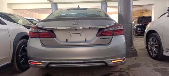 Honda Accord hybrid Silver hybrid 2018 image 8