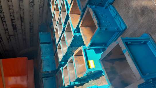 Concrete cube moulds image 5