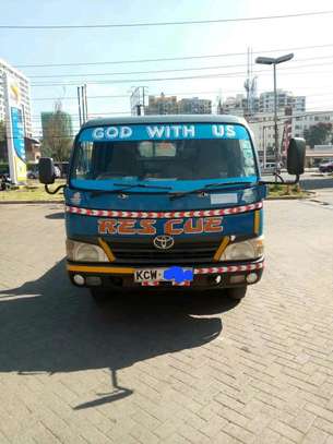 Toyota dyna 4000cc Towing truck for sale image 1