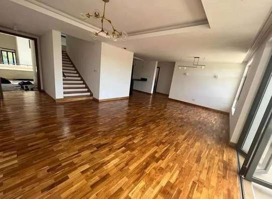 4 Bed Apartment with En Suite in Rosslyn image 3