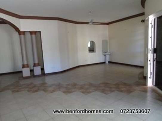 3 Bed Apartment with En Suite at Nyali image 10