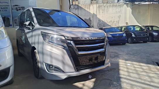 Toyota Esquire Silver 2019 2WD image 22