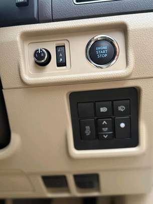 Toyota land cruiser Prado TZG diesel image 8