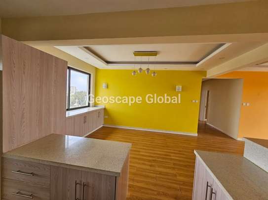 4 Bed Apartment with En Suite in Brookside image 8