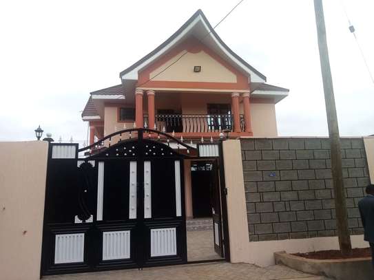 t 4 BEDROOM Maisonette with SQ for sale in Membly Estate. image 2