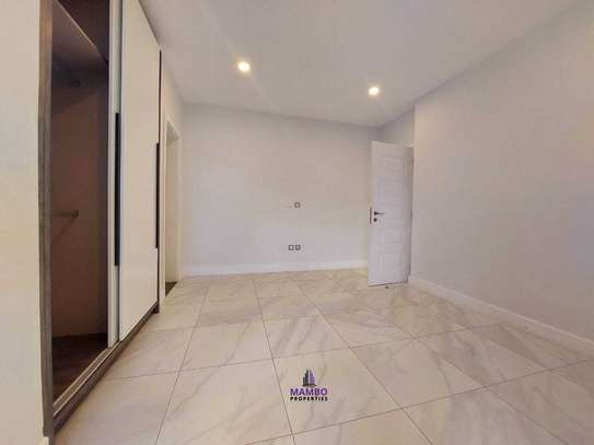 3 Bed Apartment with En Suite at Rhapta Rd image 2