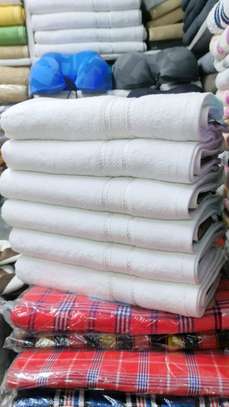 WHITE COTTON TOWELS MEDIUM image 1