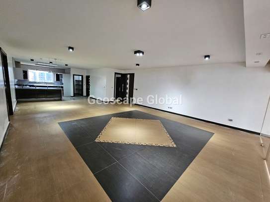 3 Bed Apartment with En Suite in Riverside image 12