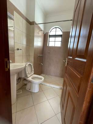 4 Bed Villa with En Suite in Kiambu Road image 10
