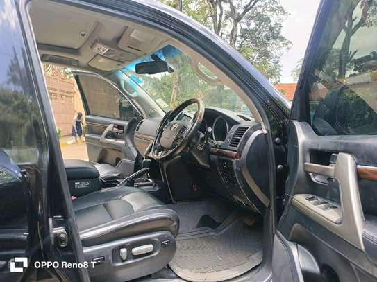LAND CRUISER V8 VX PETROL image 7