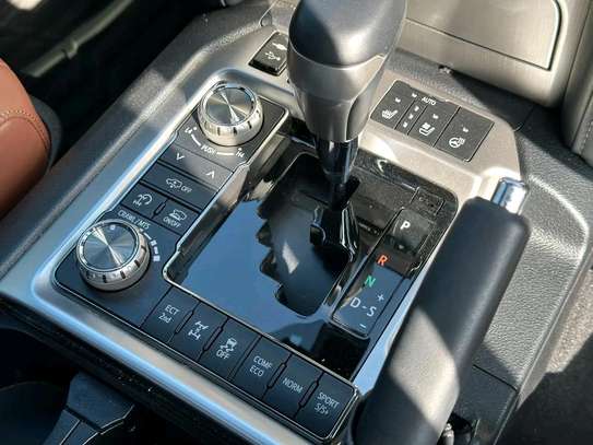 Toyota Land Cruiser Zx V8 Bar 2019 image 2