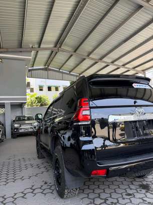 Toyota Land Cruiser Prado Black SUV Rugged Off-Road 2021 image 3