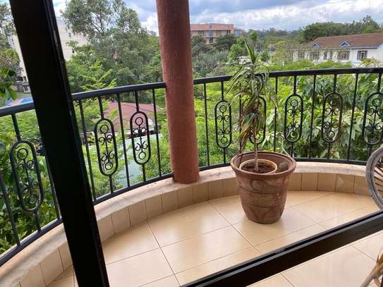 Serviced 1 Bed Apartment with En Suite in Kilimani image 4