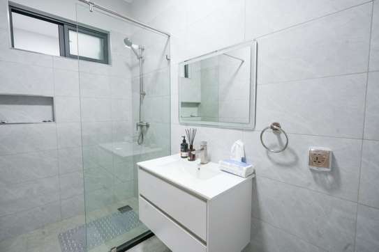 Serviced 5 Bed Apartment with En Suite at Ole Odume Road image 1