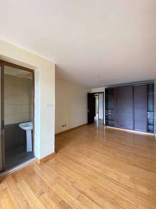 3 Bed Apartment with En Suite in Lavington image 8