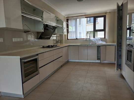 3 Bed Apartment with En Suite in Riverside image 9