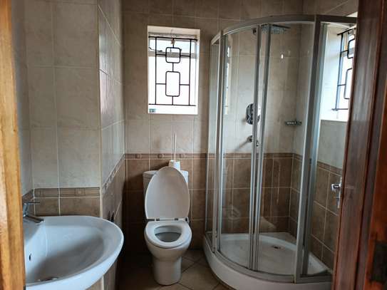 4 Bed House with En Suite at Gigiri image 18