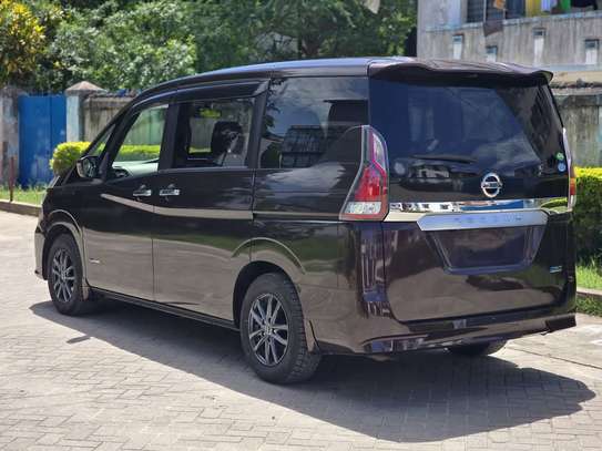 Nissan Serena Hybrid image 3
