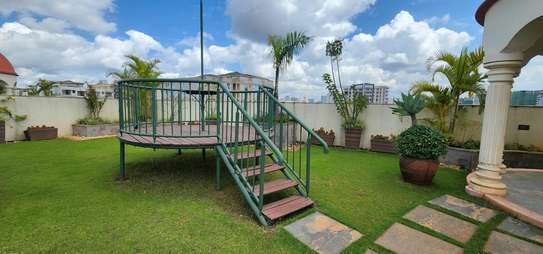 4 Bed House with En Suite in Parklands image 39
