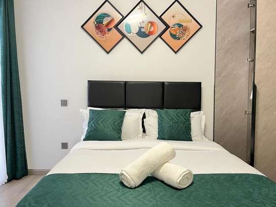 Serviced 2 Bed Apartment with En Suite at Riverside image 15