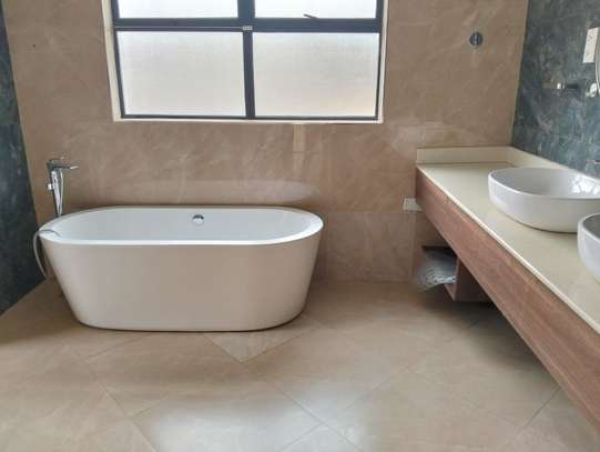 5 Bed House with En Suite in Lavington image 30