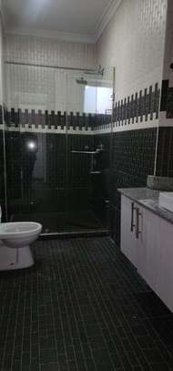 4 Bed Apartment with En Suite in Riverside image 3