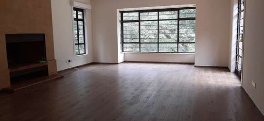 5 Bed Townhouse with En Suite in Rosslyn image 1
