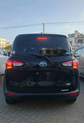 Toyota sienta new black image 3