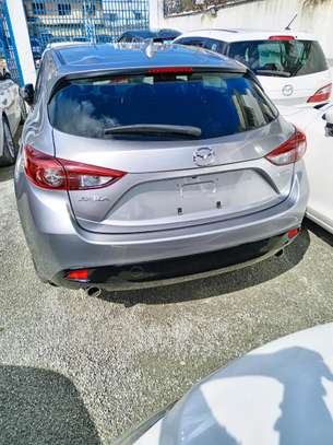 Mazda axela hatchback sunroof image 2