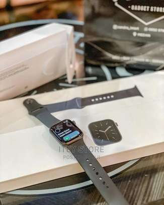 Apple Watch Series SE 40mm image 2