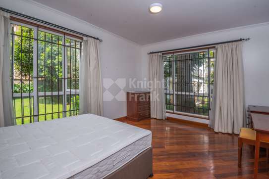3 Bed Apartment with En Suite in Kilimani image 5
