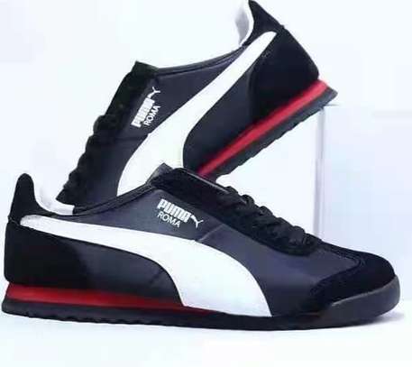 Black-White-Red PUMA Roma Sneaker image 1
