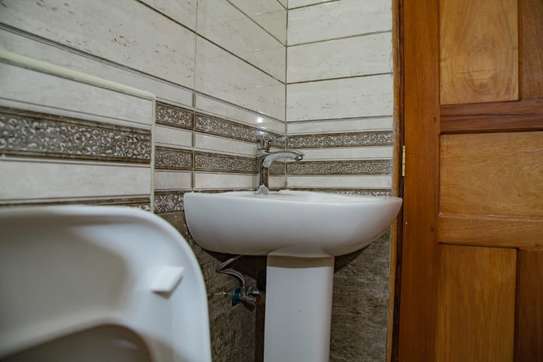 3 Bed Apartment with En Suite in Mtwapa image 9