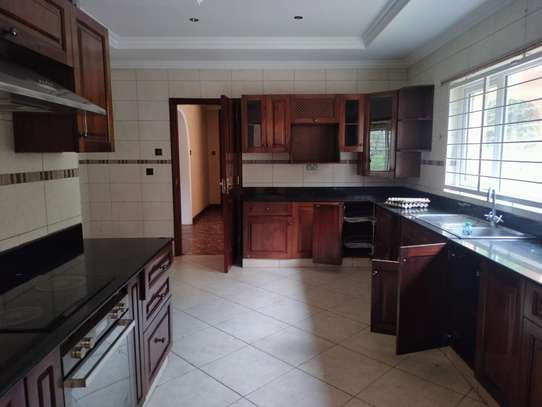 4 bedroom townhouse for rent in Loresho image 10