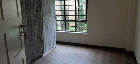 5 Bed Townhouse with En Suite in Rosslyn image 12