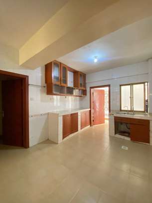 4 Bed Apartment with En Suite in Kilimani image 4