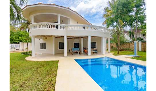4 Bed House with Swimming Pool in Diani image 8