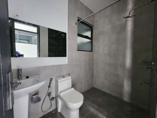 3 Bed Apartment with En Suite in Thika Road image 7
